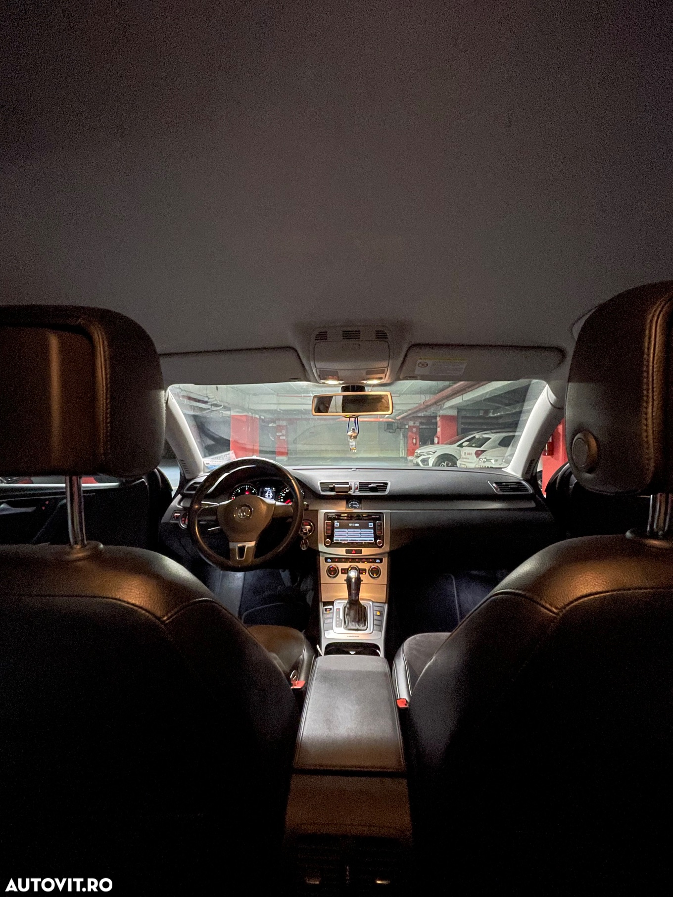 Volkswagen Passat - 12