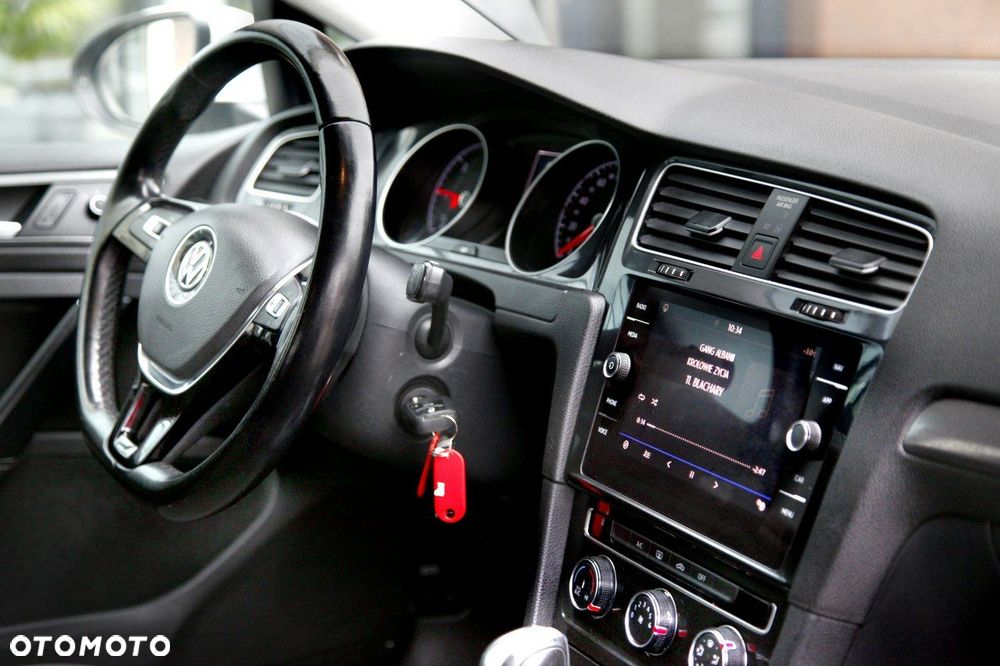 Volkswagen Golf - 11