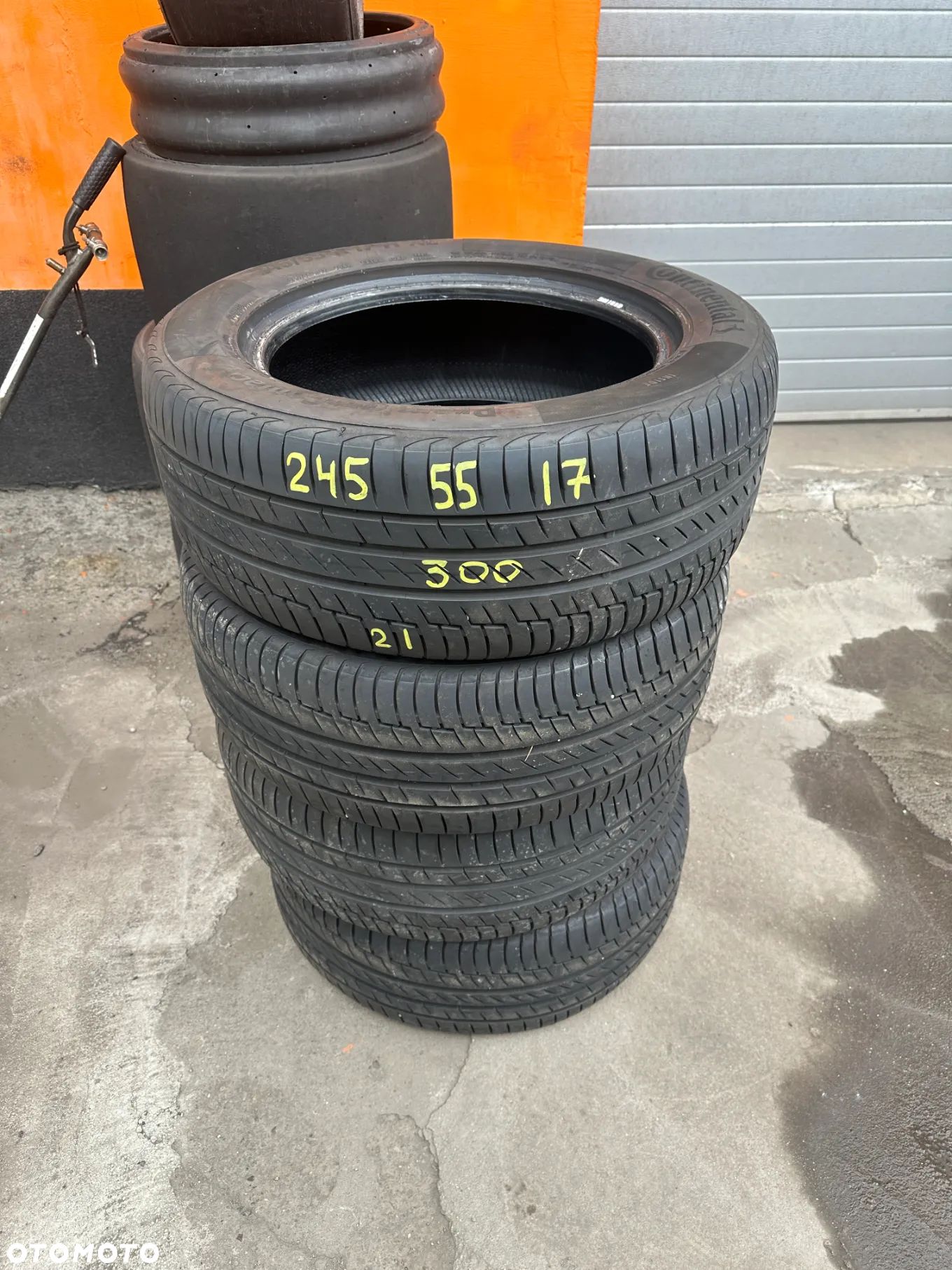 245/55x17 Continental MO-V - 1