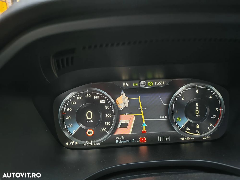 Volvo XC 60 B4 MHEV AWD R-Design - 12