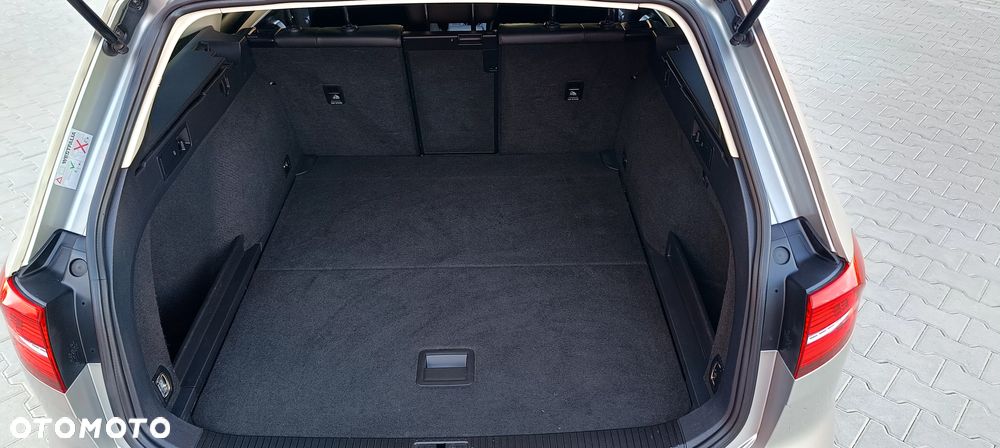Volkswagen Passat Variant 2.0 TDI SCR Highline - 23