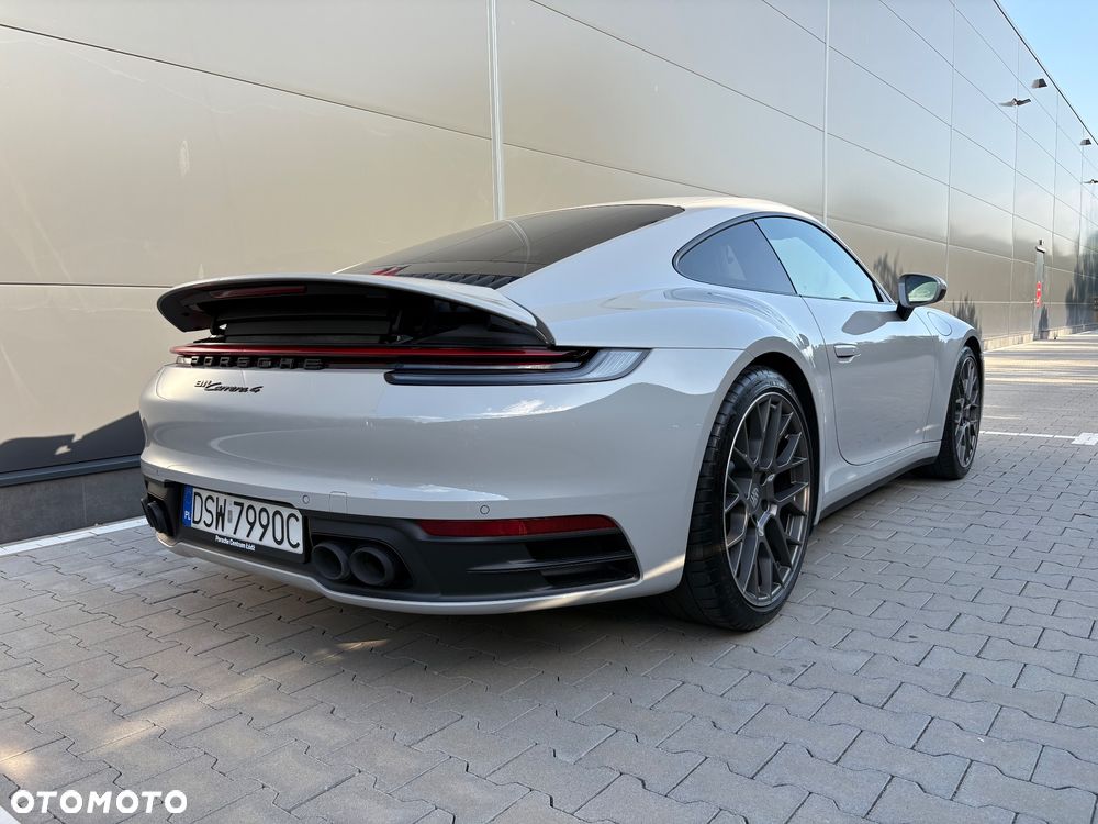 Porsche 911 Carrera 4 - 9