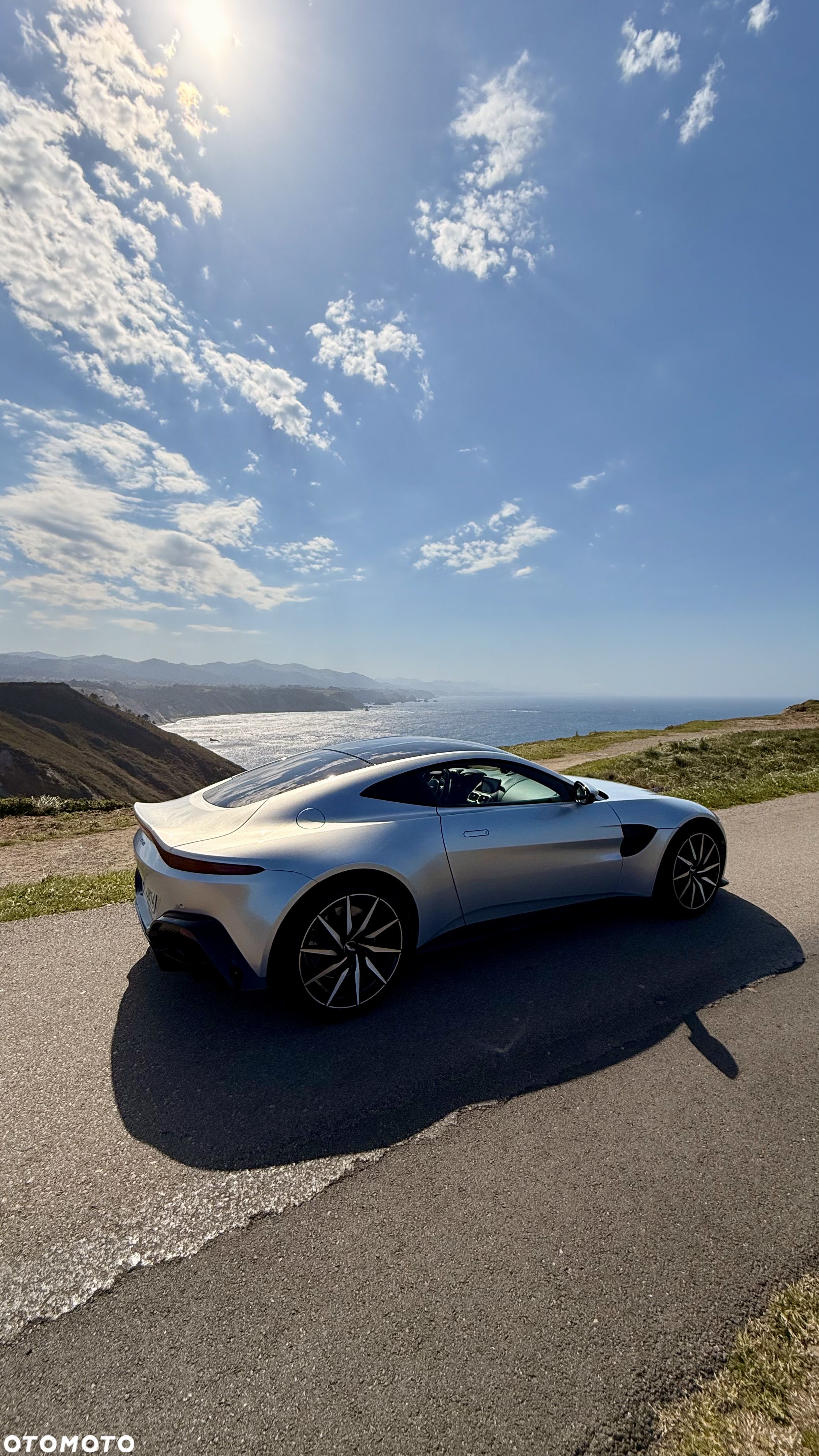 Aston Martin Vantage - 1