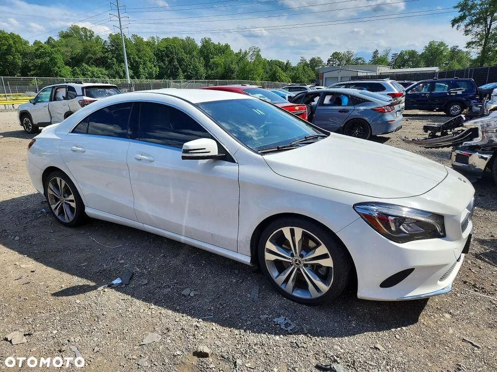 Mercedes-Benz CLA 250 4Matic 7G-DCT - 2