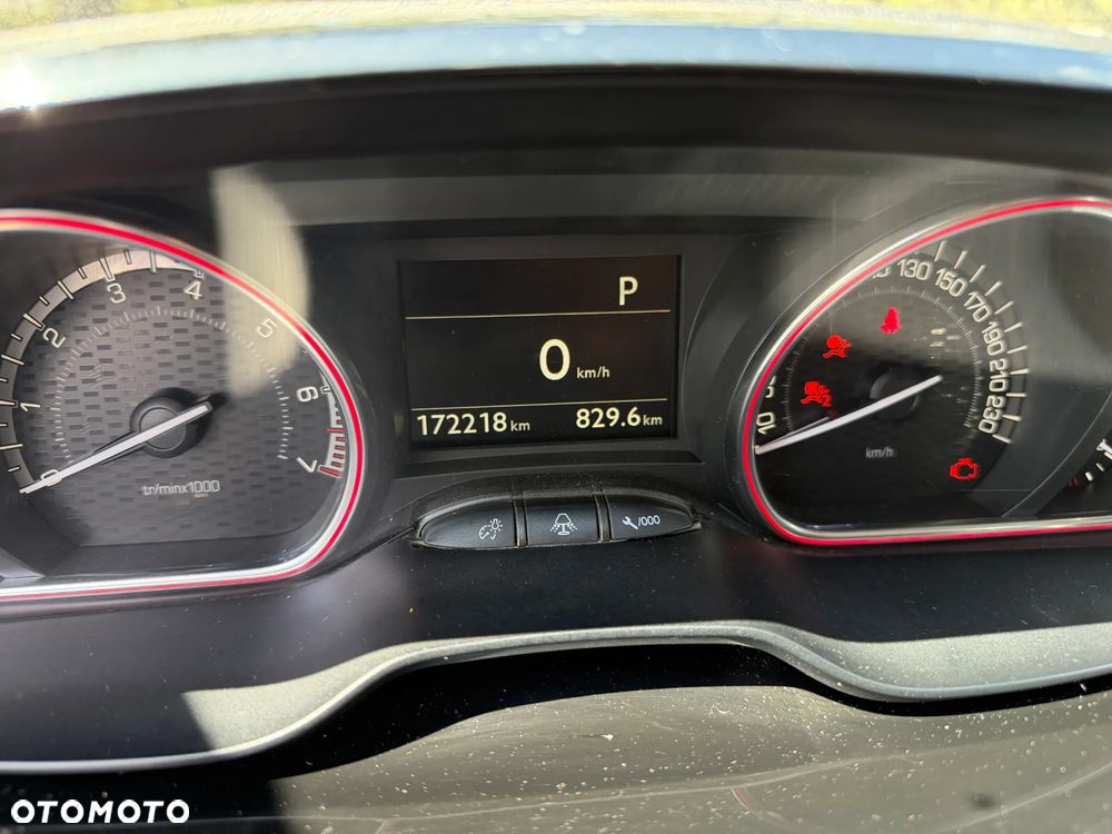 Peugeot 2008 - 8
