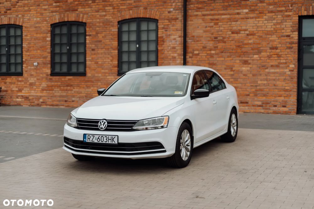 Volkswagen Jetta - 1