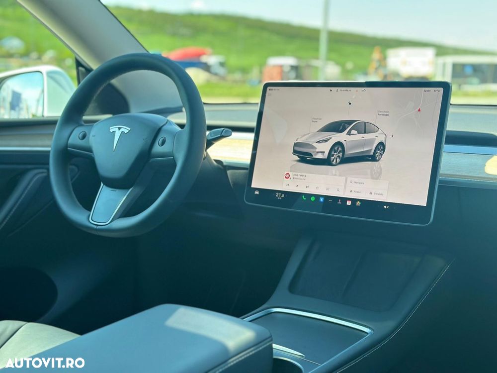 Tesla Model Y Long Range Dual Motor AWD - 2