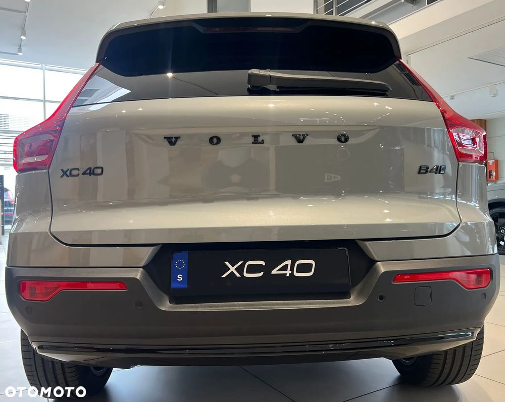 Volvo XC 40 B4 AWD Plus Dark - 12