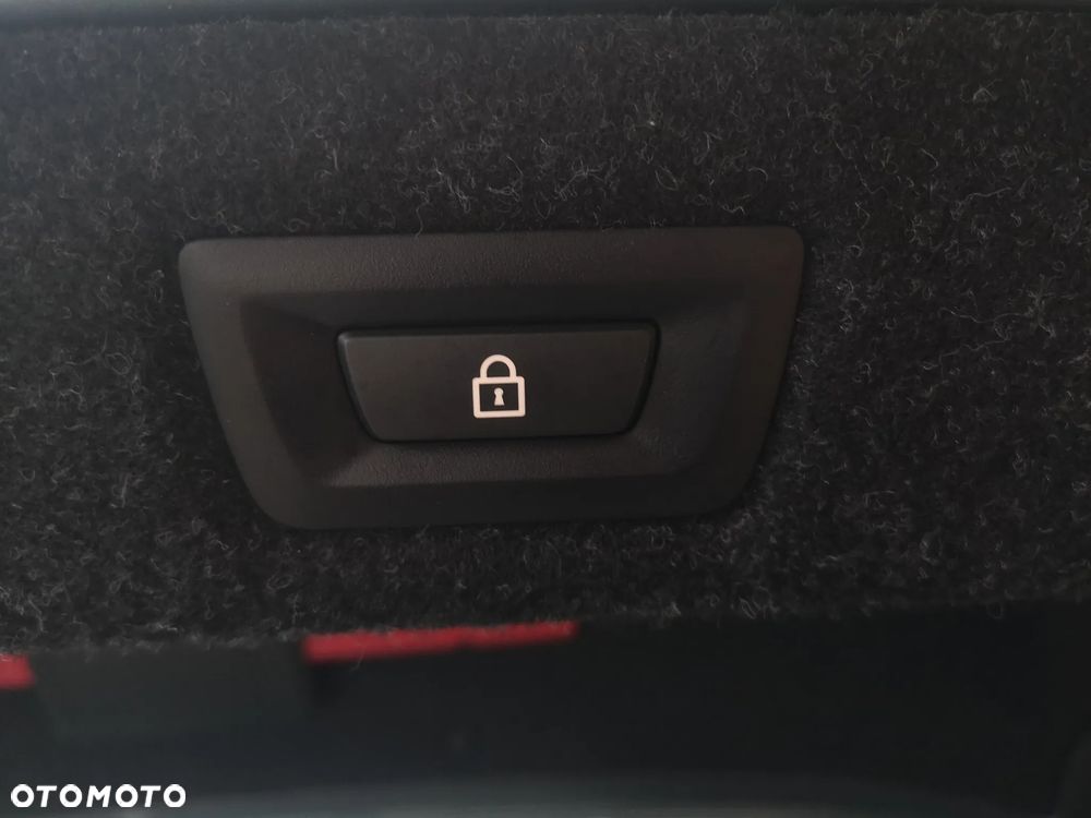 BMW Seria 5 530e iPerformance - 37