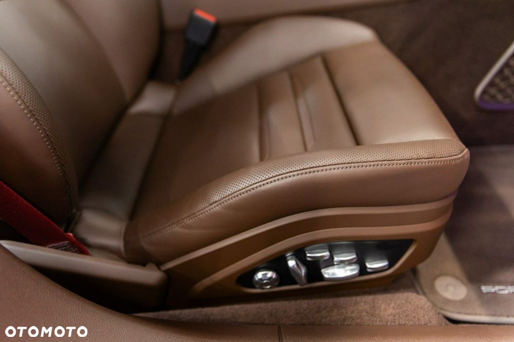 Porsche Panamera Turbo - 36