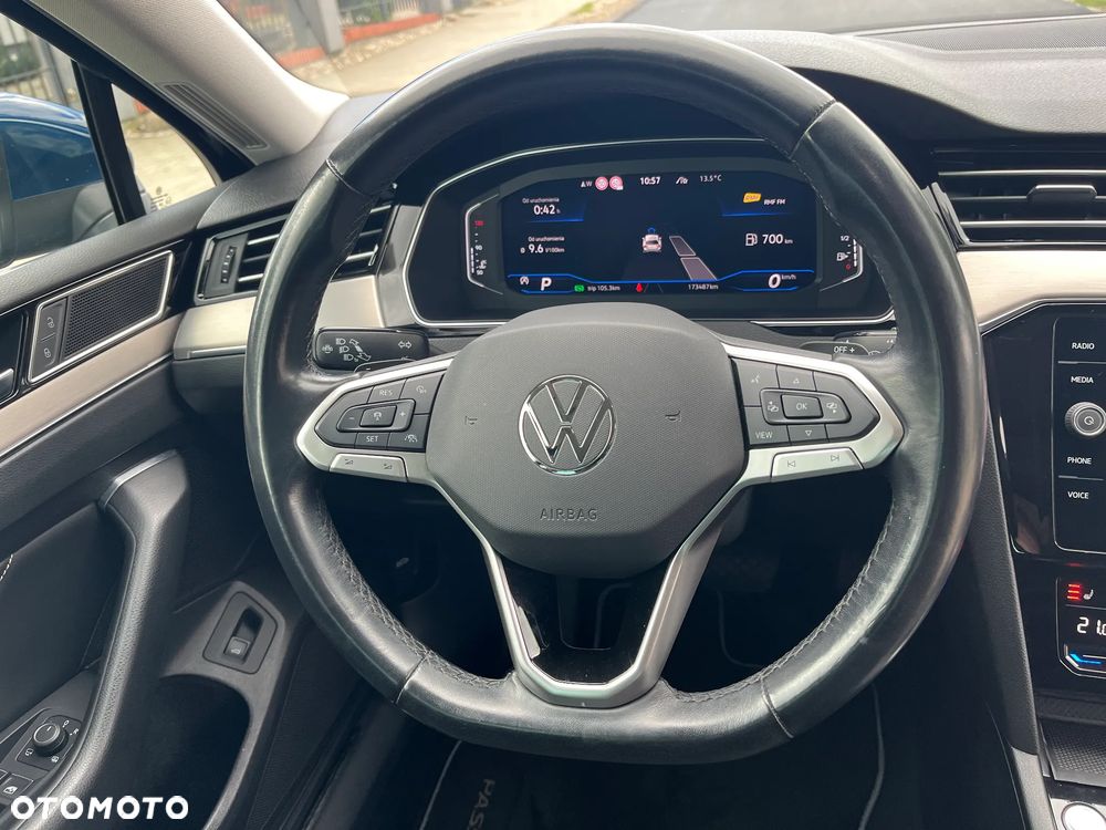 Volkswagen Passat 2.0 TDI Elegance DSG - 24