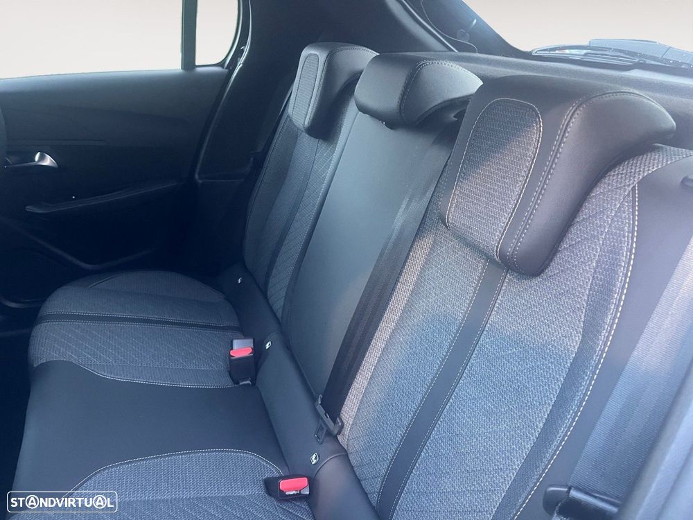 Peugeot 208 1.2 Hybrid Allure e-DCS6 - 13