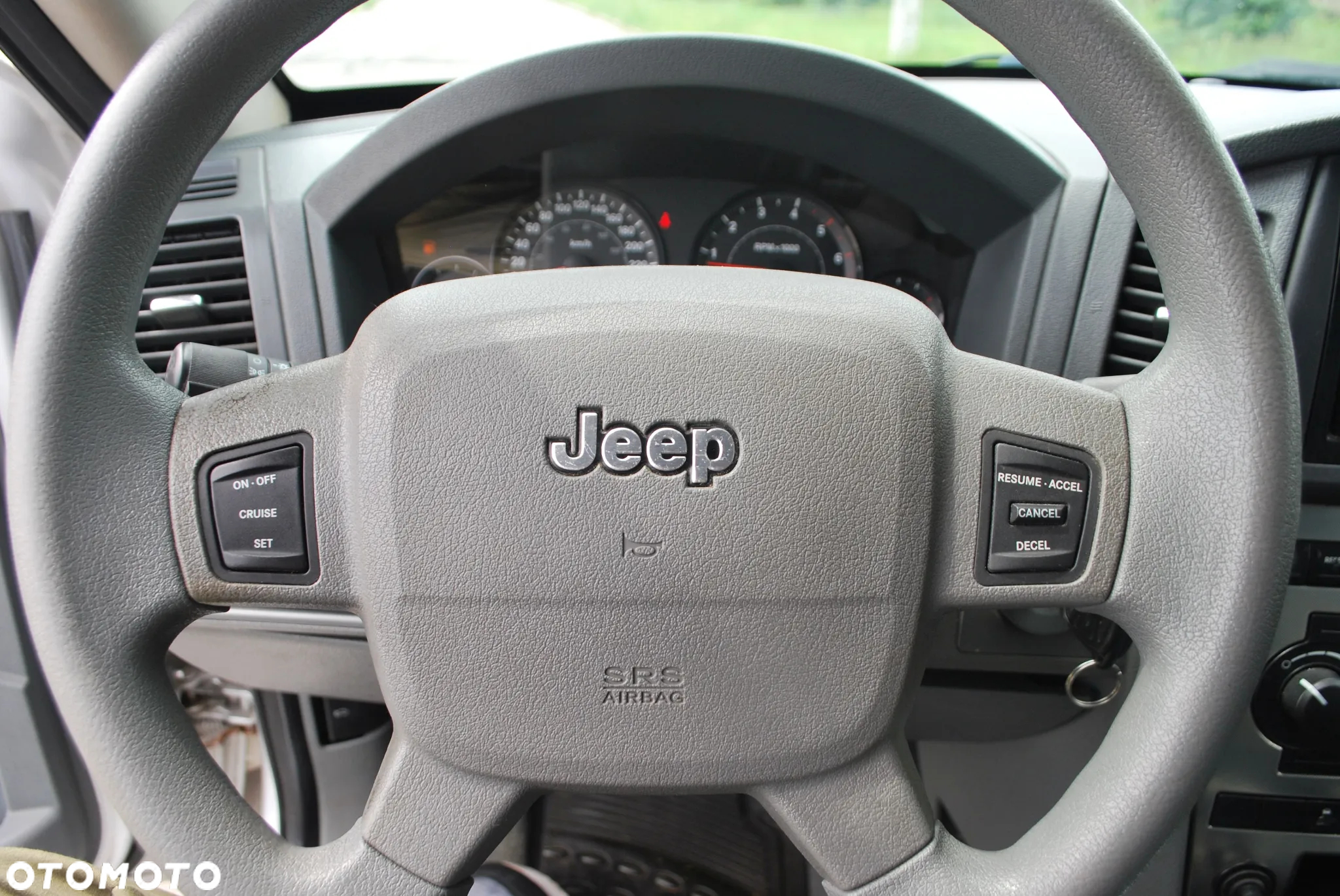 Jeep Grand Cherokee - 16