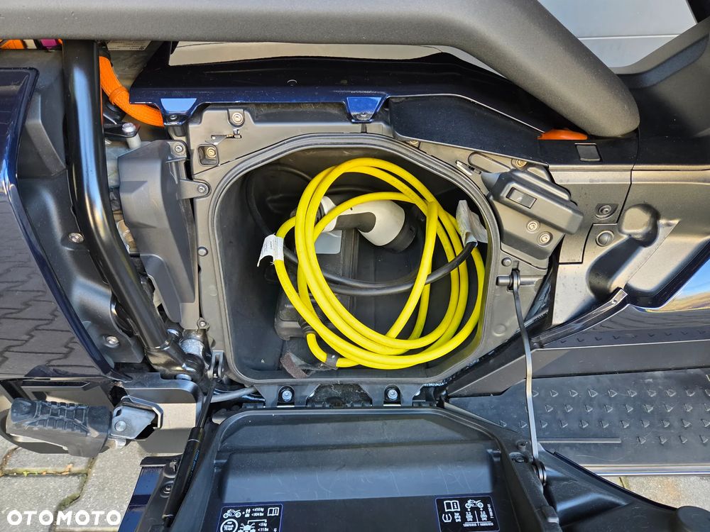 BMW CE 04 - 13