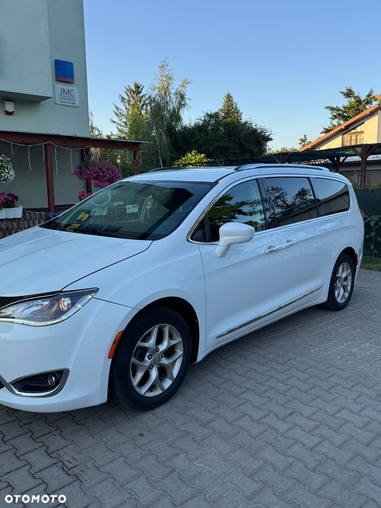Chrysler Pacifica - 8