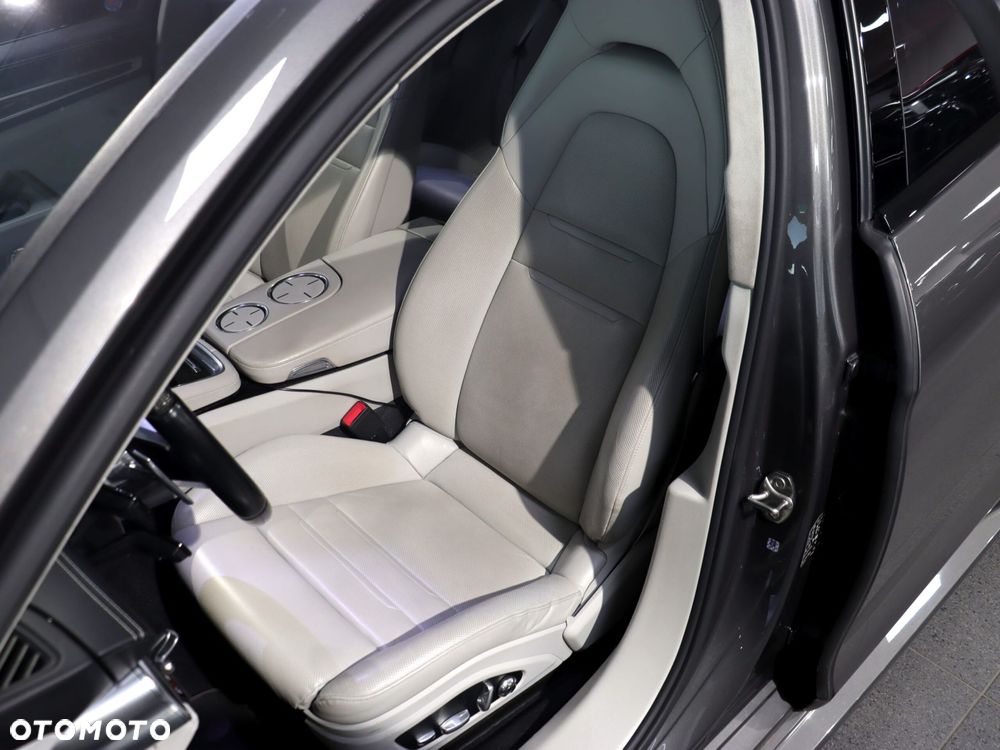 Porsche Panamera 4 E-Hybrid - 16