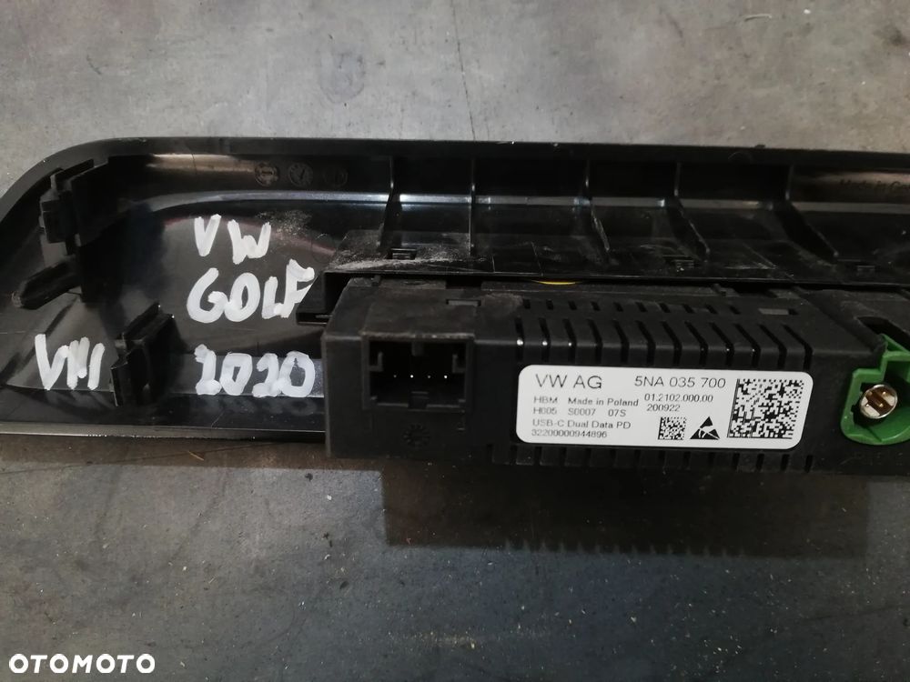 VW GOLF 8 VIII GNIAZDO PORT USB 5NA035700 - 2