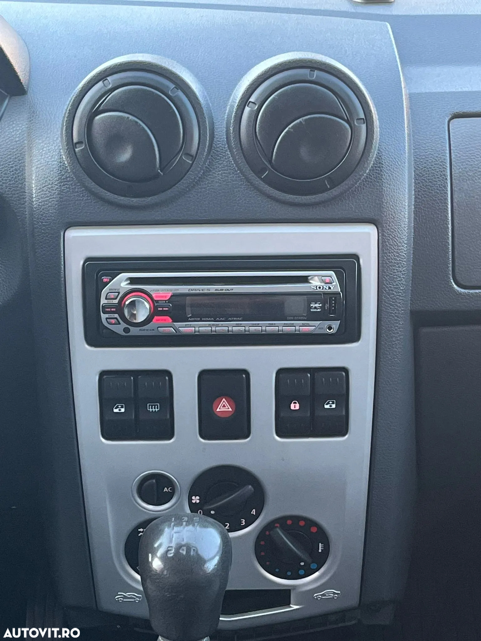 Dacia Logan 1.6 MPI Laureate - 9