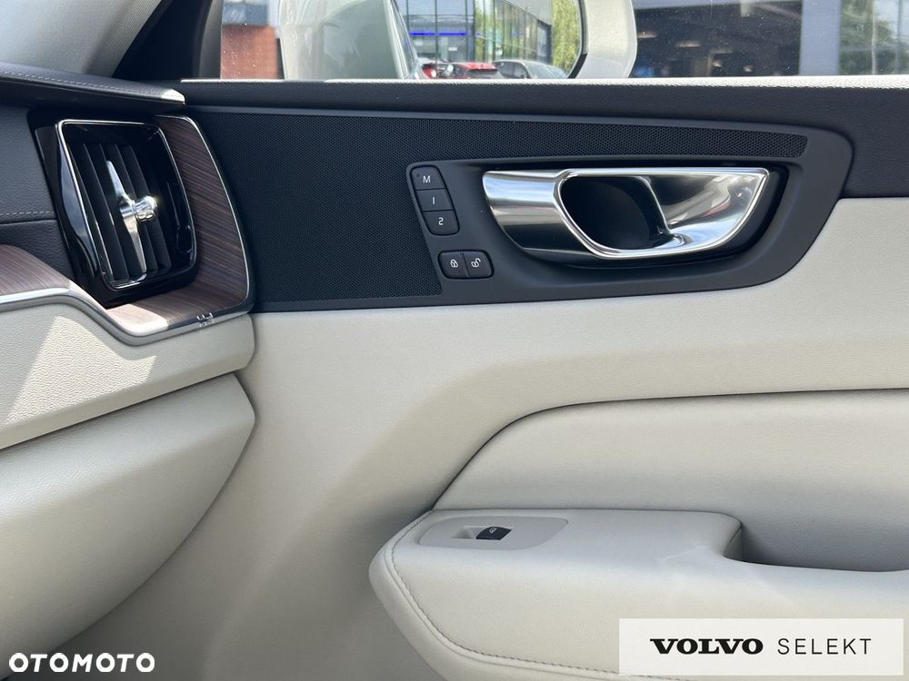 Volvo XC 60 - 25