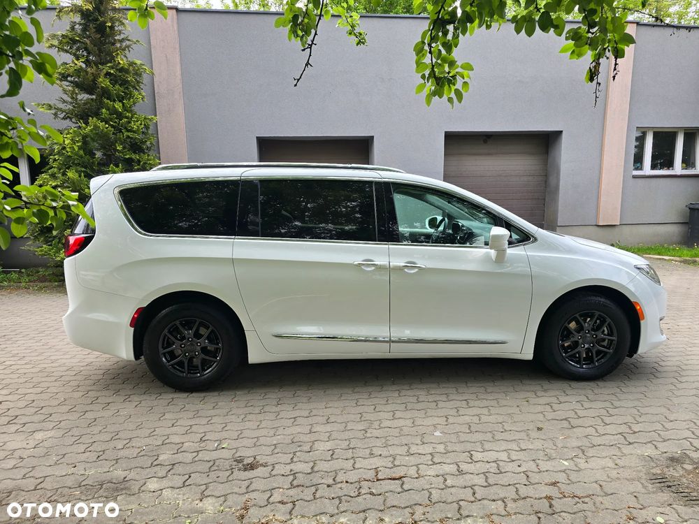 Chrysler Pacifica - 38