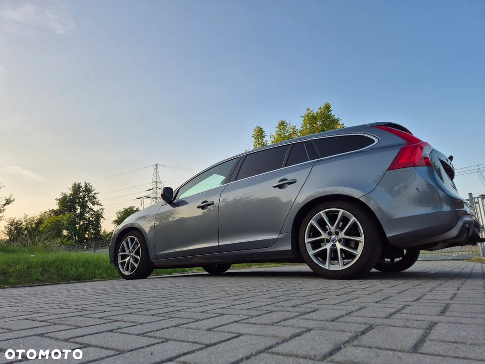 Volvo V60 D4 Drive-E R-Design Momentum - 18