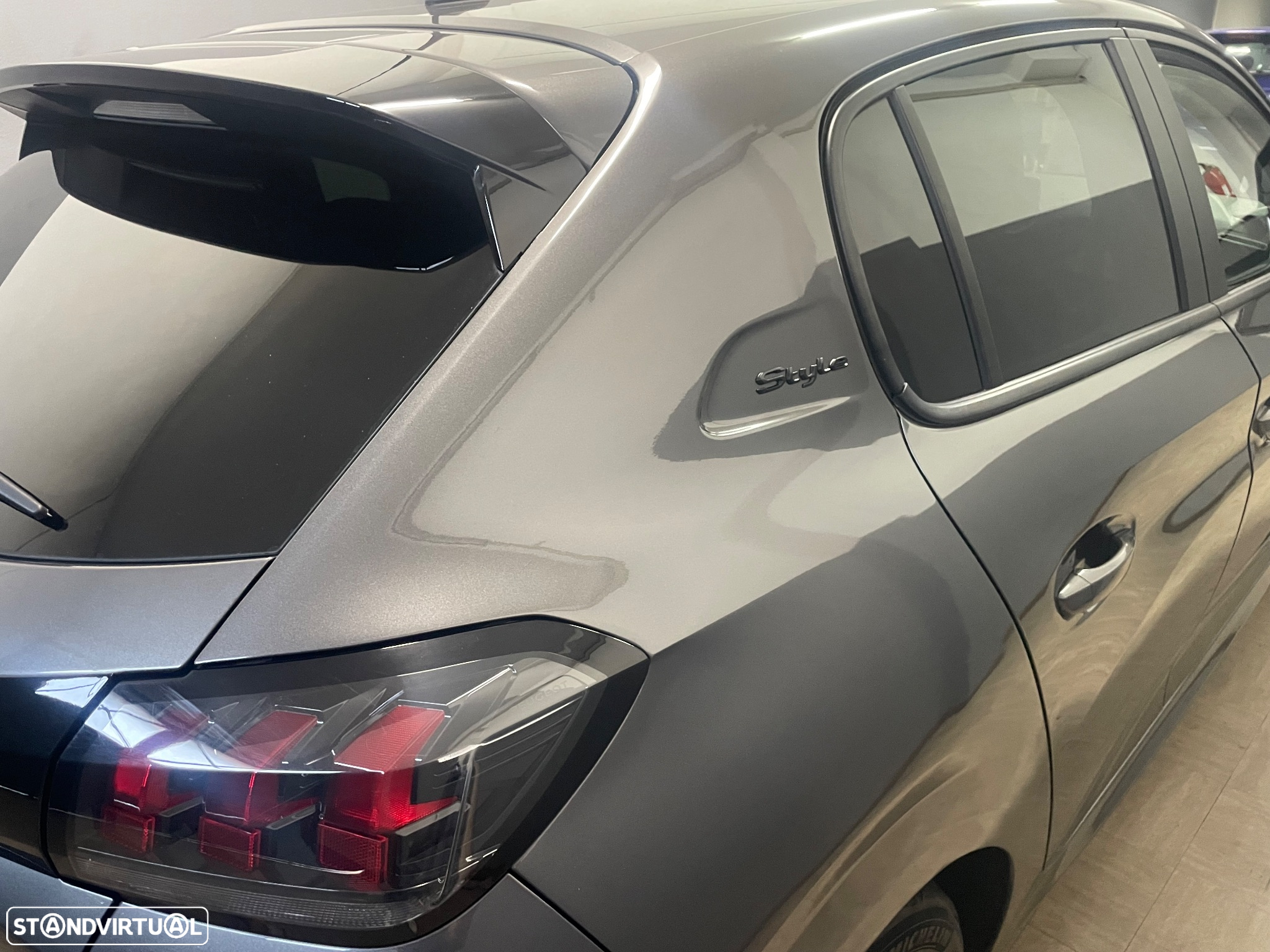 Peugeot 208 1.2 PureTech SE Style - 32