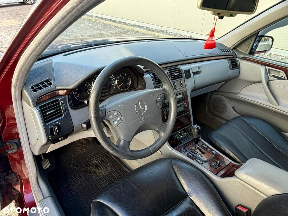 Mercedes-Benz Klasa E - 26