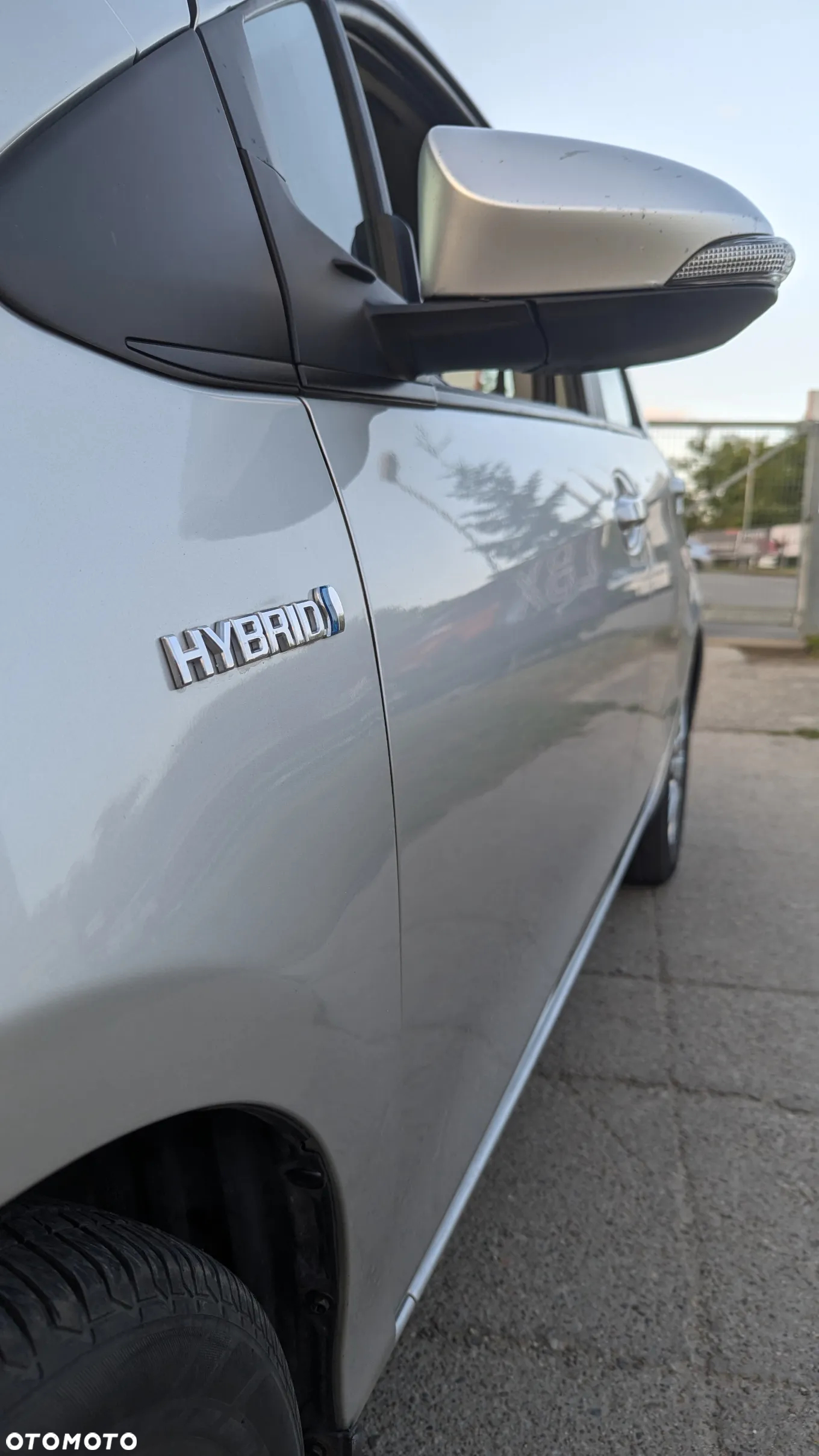 Toyota Yaris Hybrid 100 Dynamic - 3