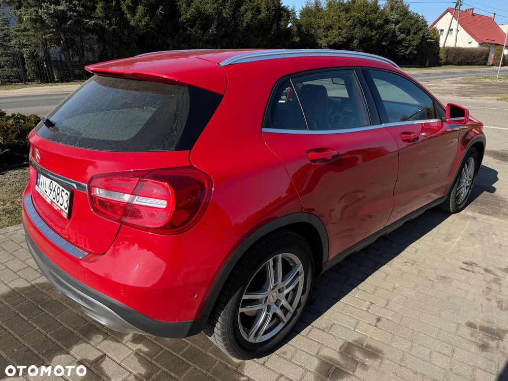 Mercedes-Benz GLA 180 7G-DCT - 36