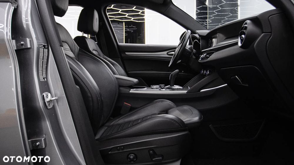 Alfa Romeo Stelvio 2.0 Turbo Veloce Q4 - 22