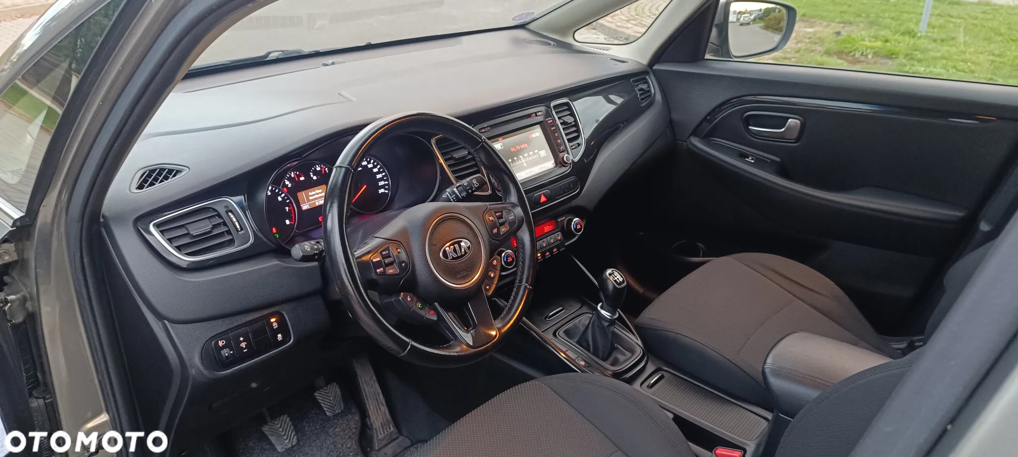 Kia Carens - 7