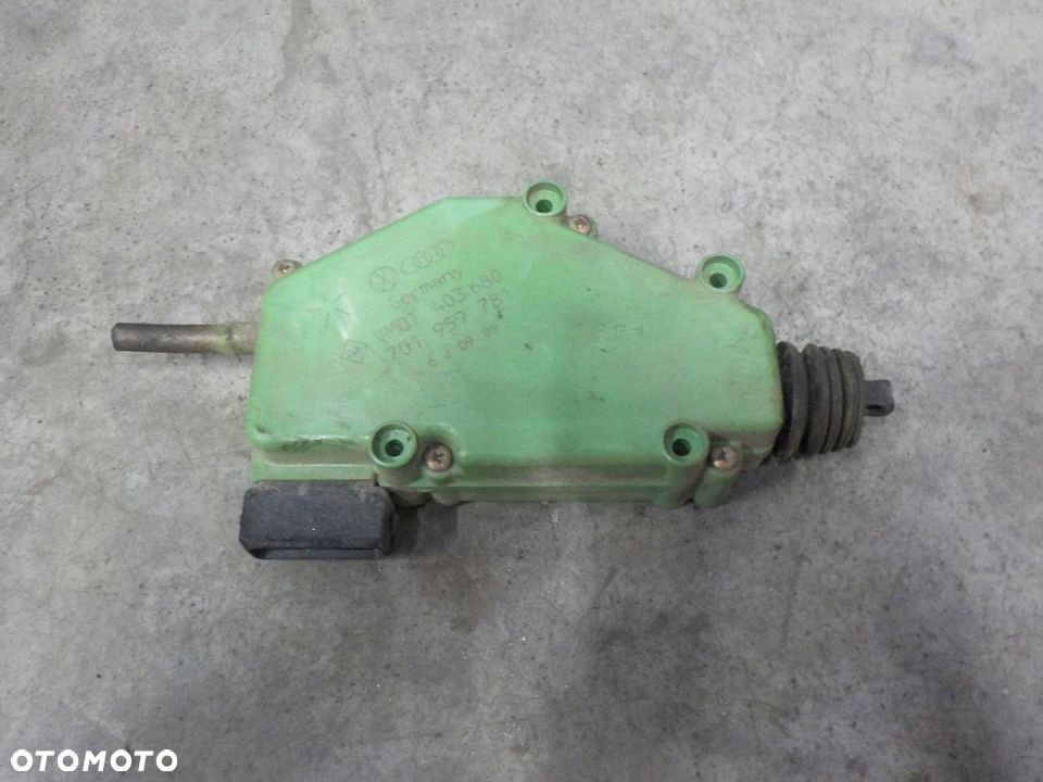 VW T4 SIŁOWNIK CENTRALNEGO ZAMKA 4-PIN DRZWI PRZÓD - 1