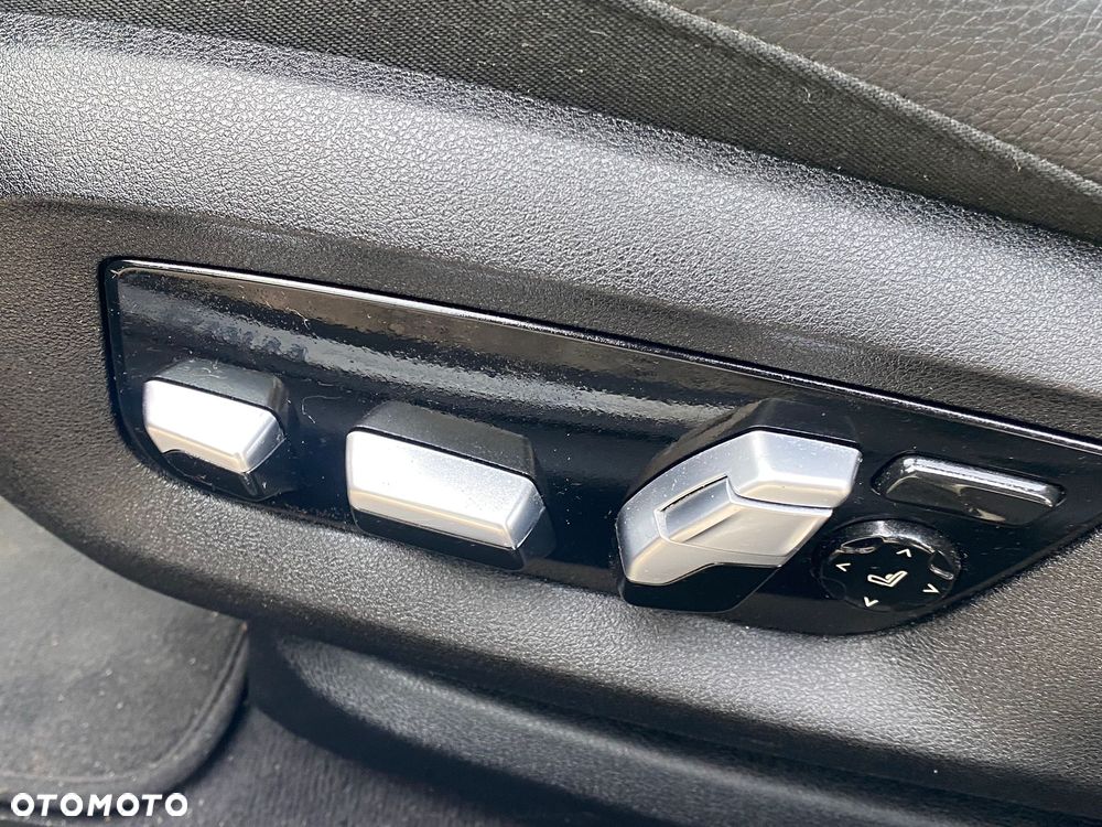 BMW Seria 5 530i Luxury Line sport - 25