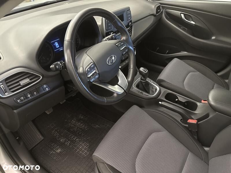 Hyundai i30 1.5 DPI Classic + - 11