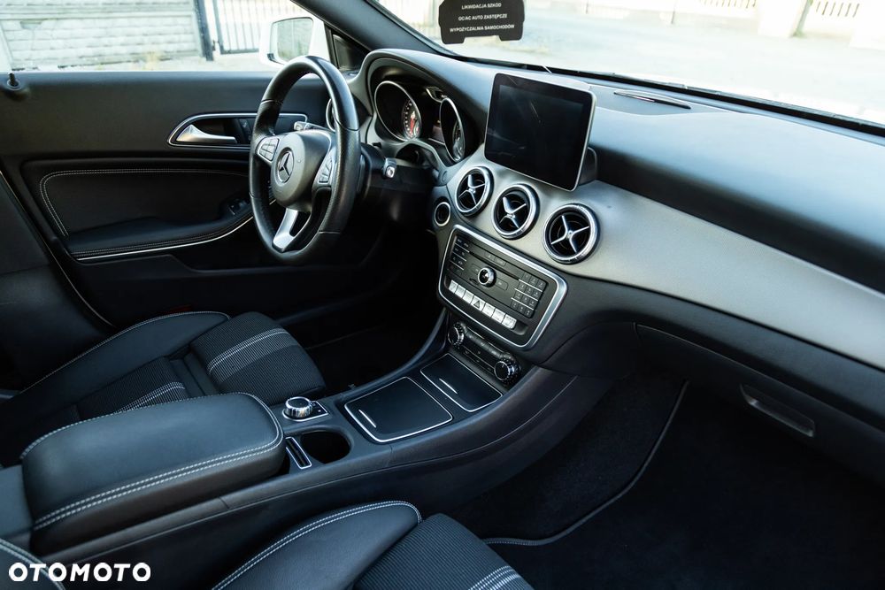 Mercedes-Benz CLA 250 7G-DCT - 9