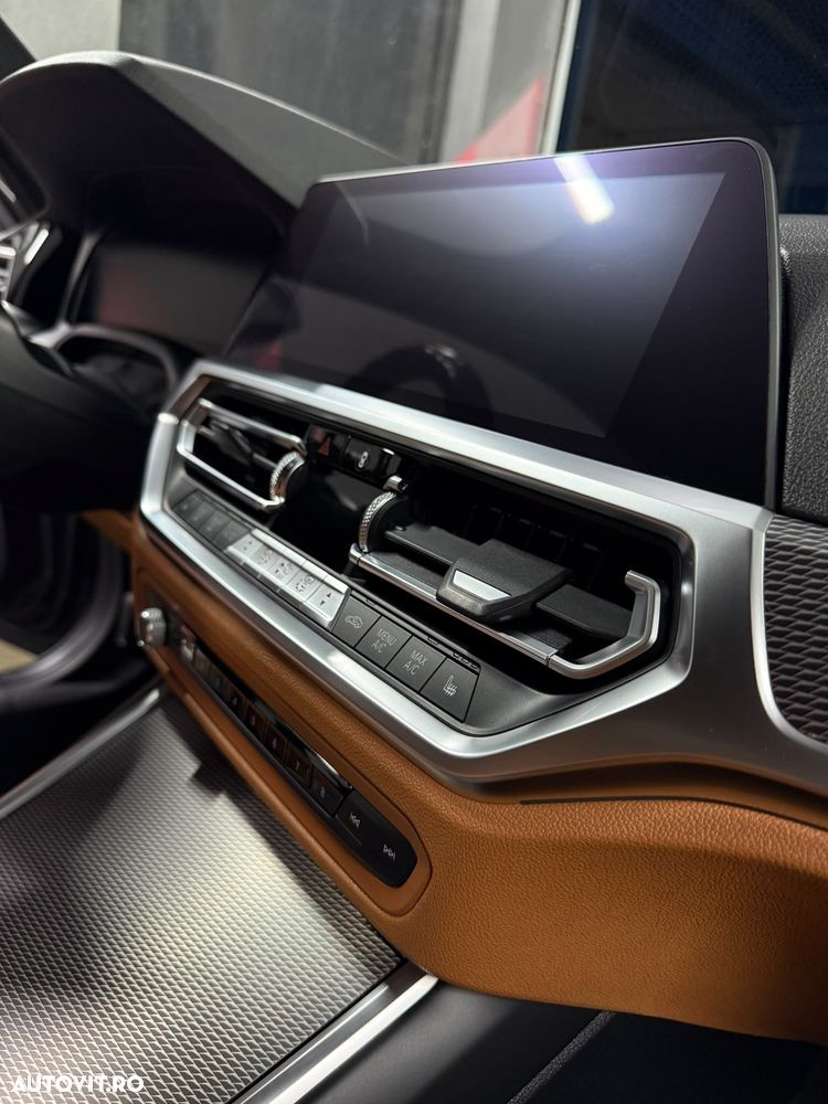 BMW Seria 3 330i xDrive AT - 16