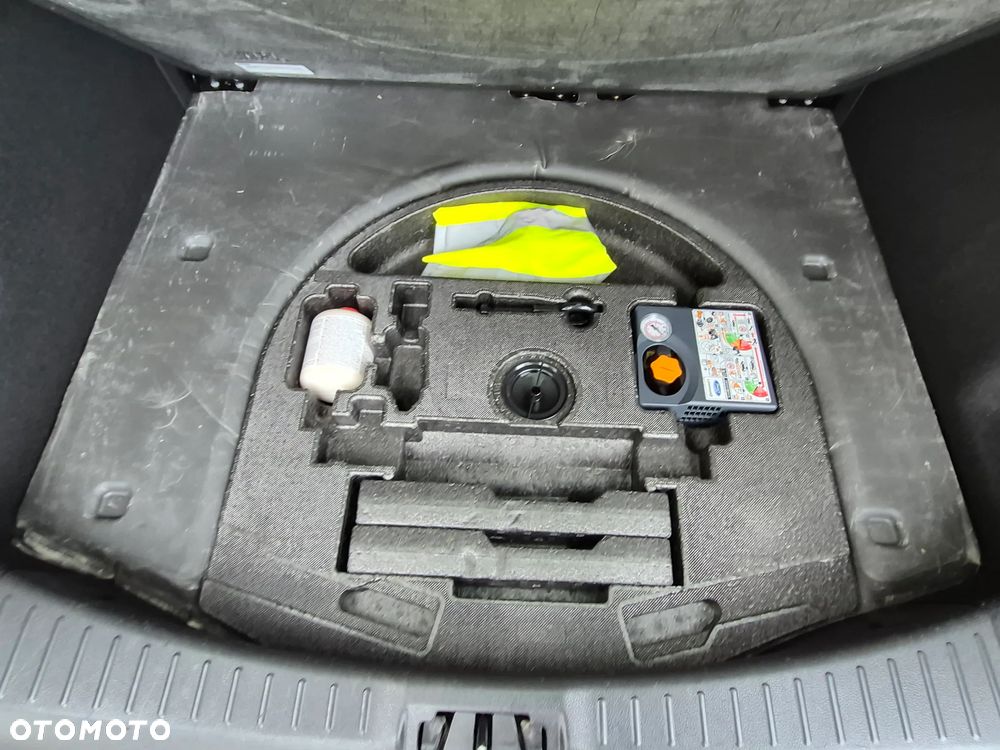 Ford Kuga - 27