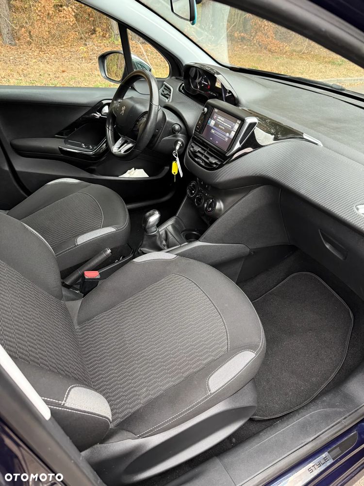 Peugeot 208 82 PureTech Style - 12