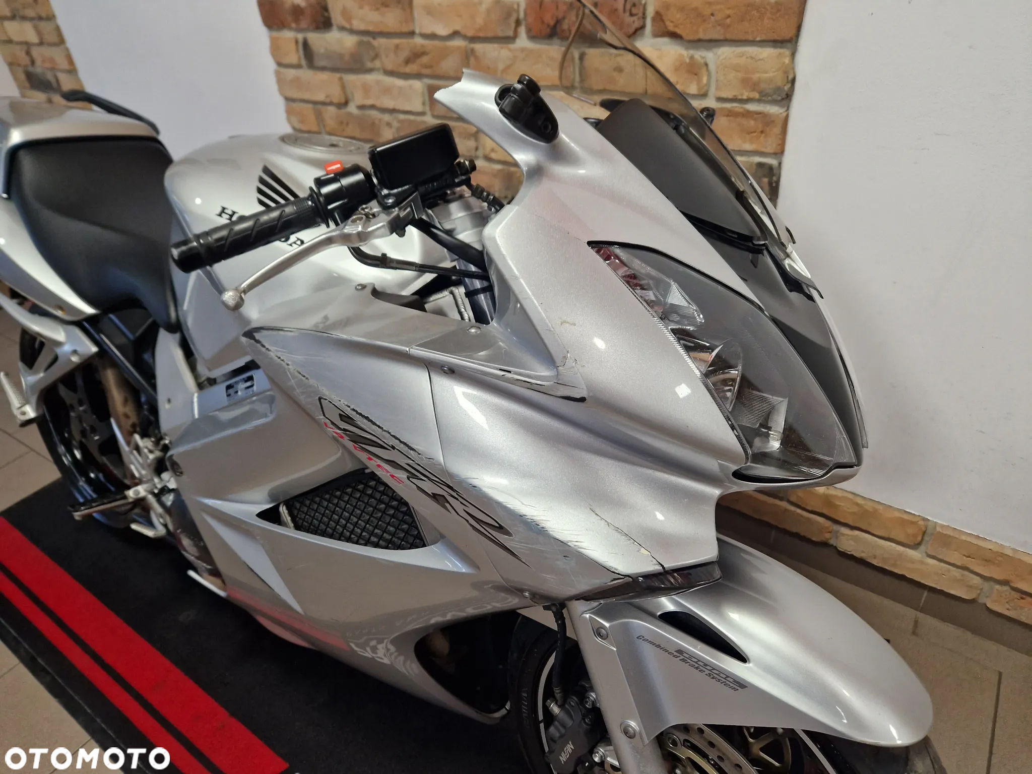 Honda VFR - 21