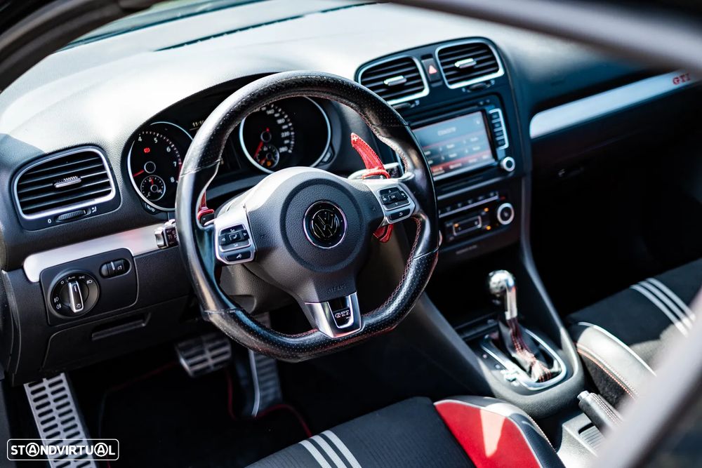 VW Golf 2.0 GTI DSG adidas - 14