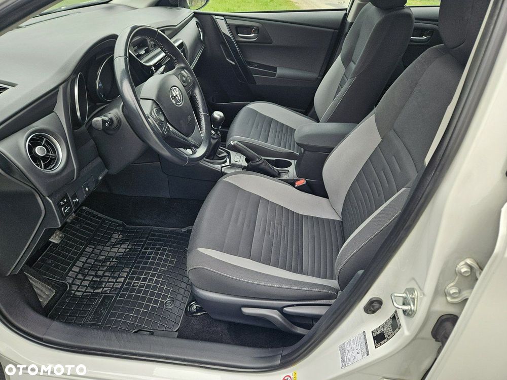 Toyota Auris - 11