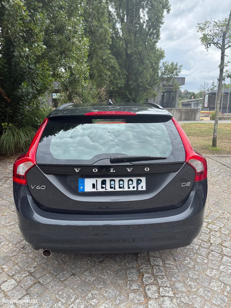 Volvo V60 2.0 D2 R-Design - 4