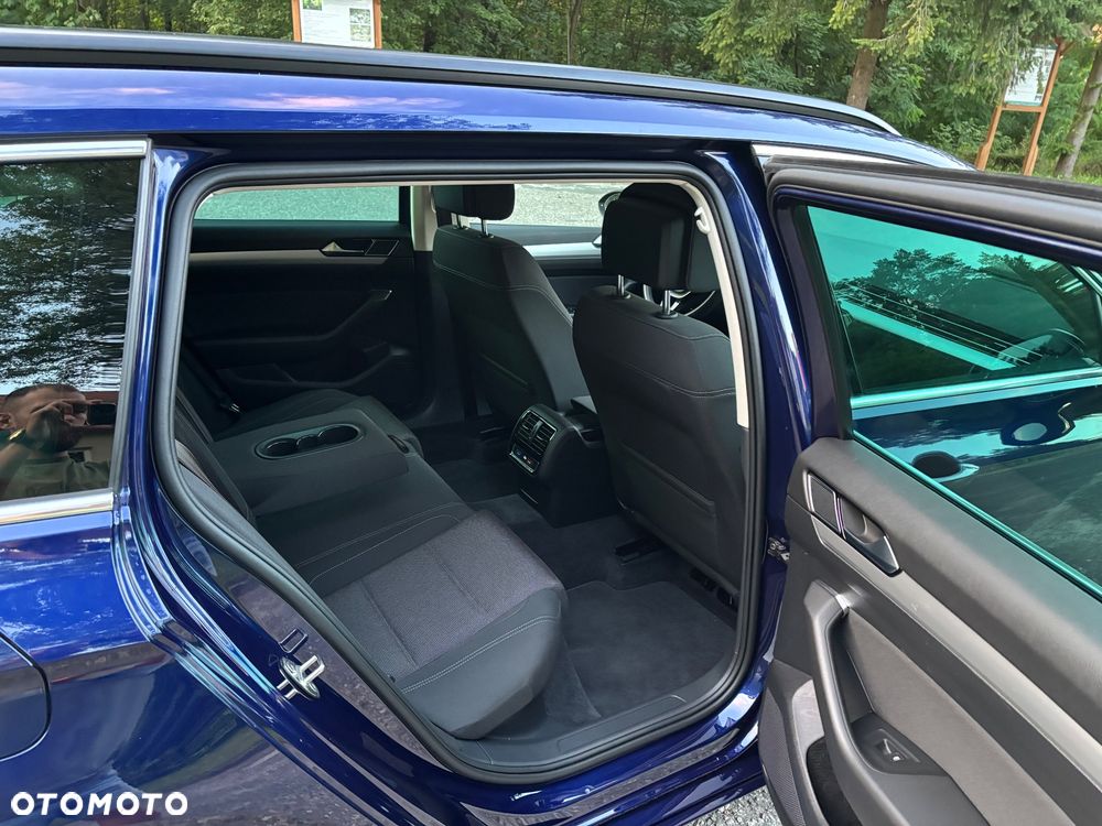 Volkswagen Passat - 13
