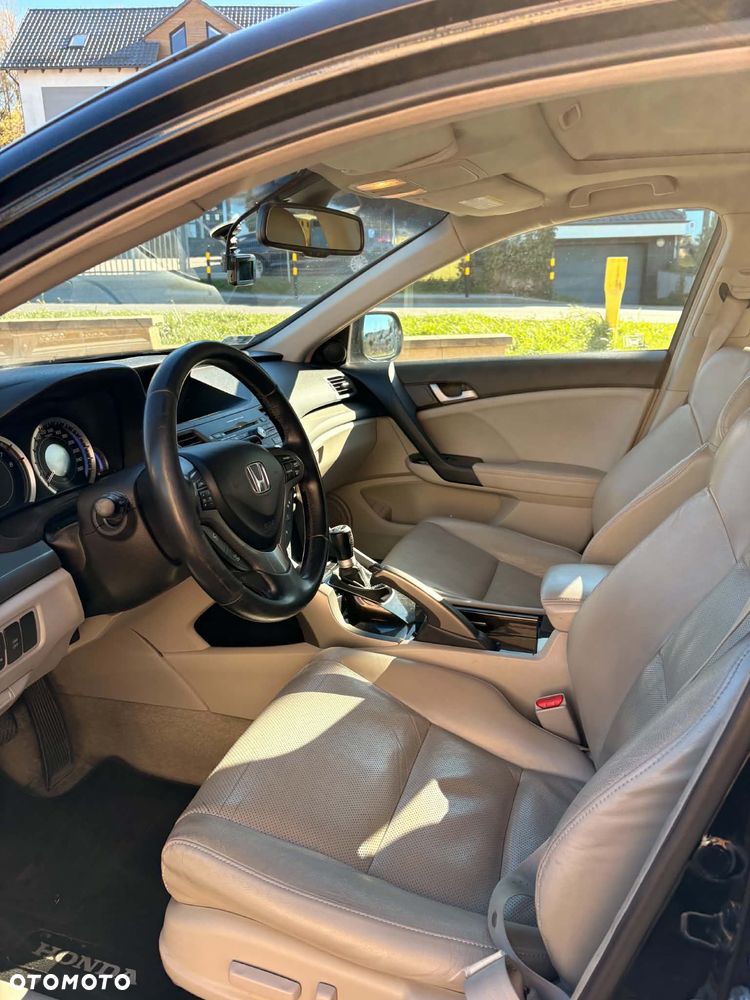 Honda Accord 2.0 Executive - 11