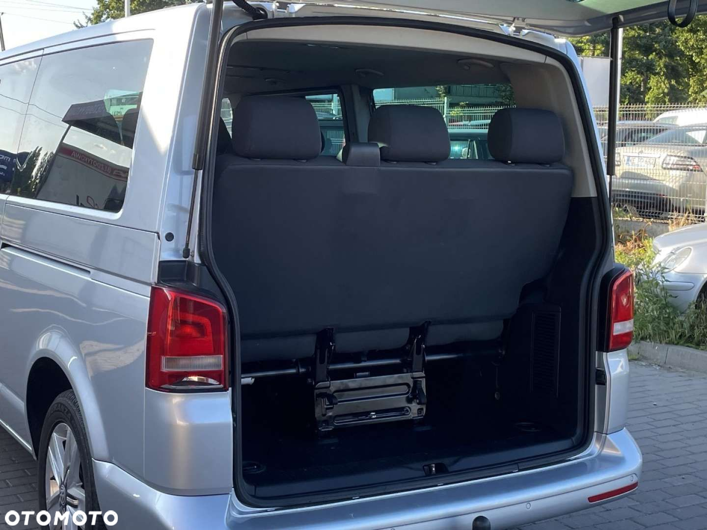 Volkswagen Caravelle - 15