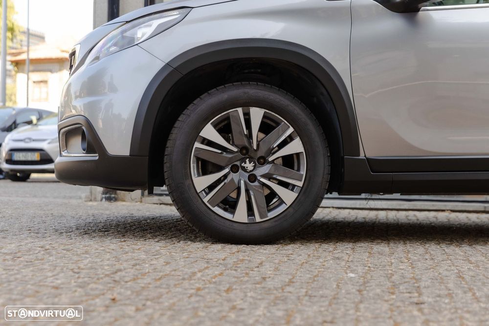 Peugeot 2008 1.2 PureTech Allure EAT6 - 3
