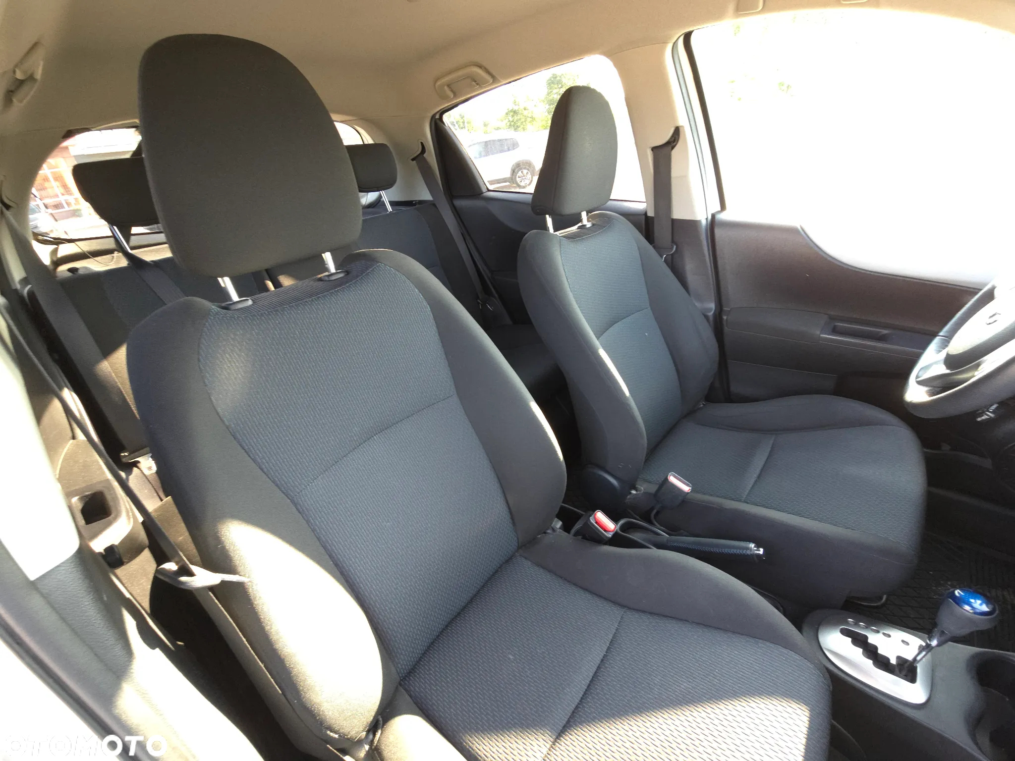 Toyota Yaris Hybrid 100 Premium - 16