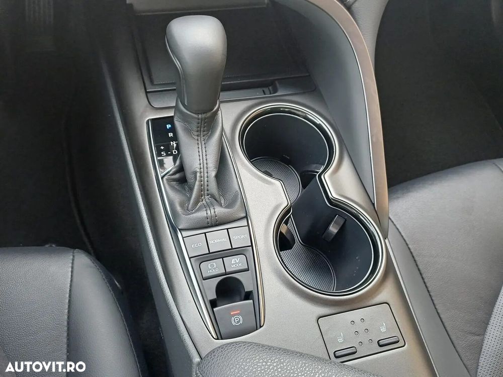 Toyota Camry 2.5 Business - 24