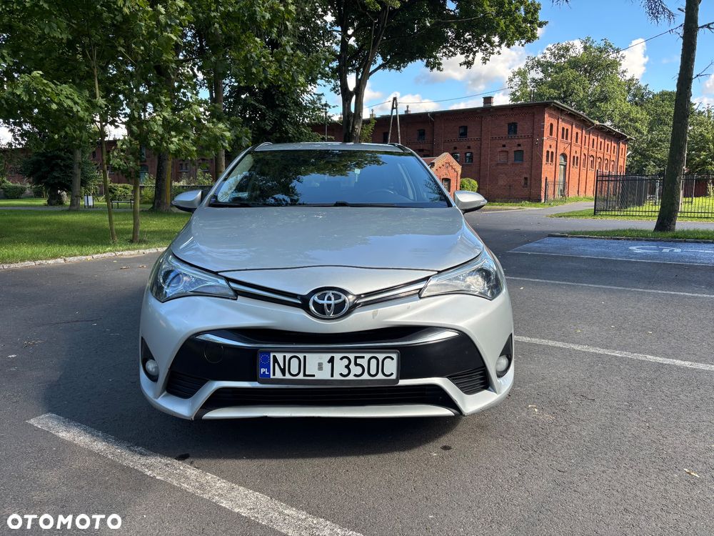 Toyota Avensis 2.0 D-4D Premium - 9