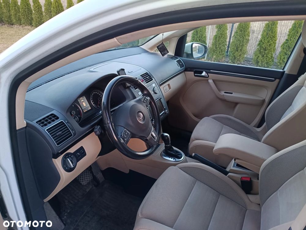 Volkswagen Touran 2.0 TDI DPF Highline DSG - 9